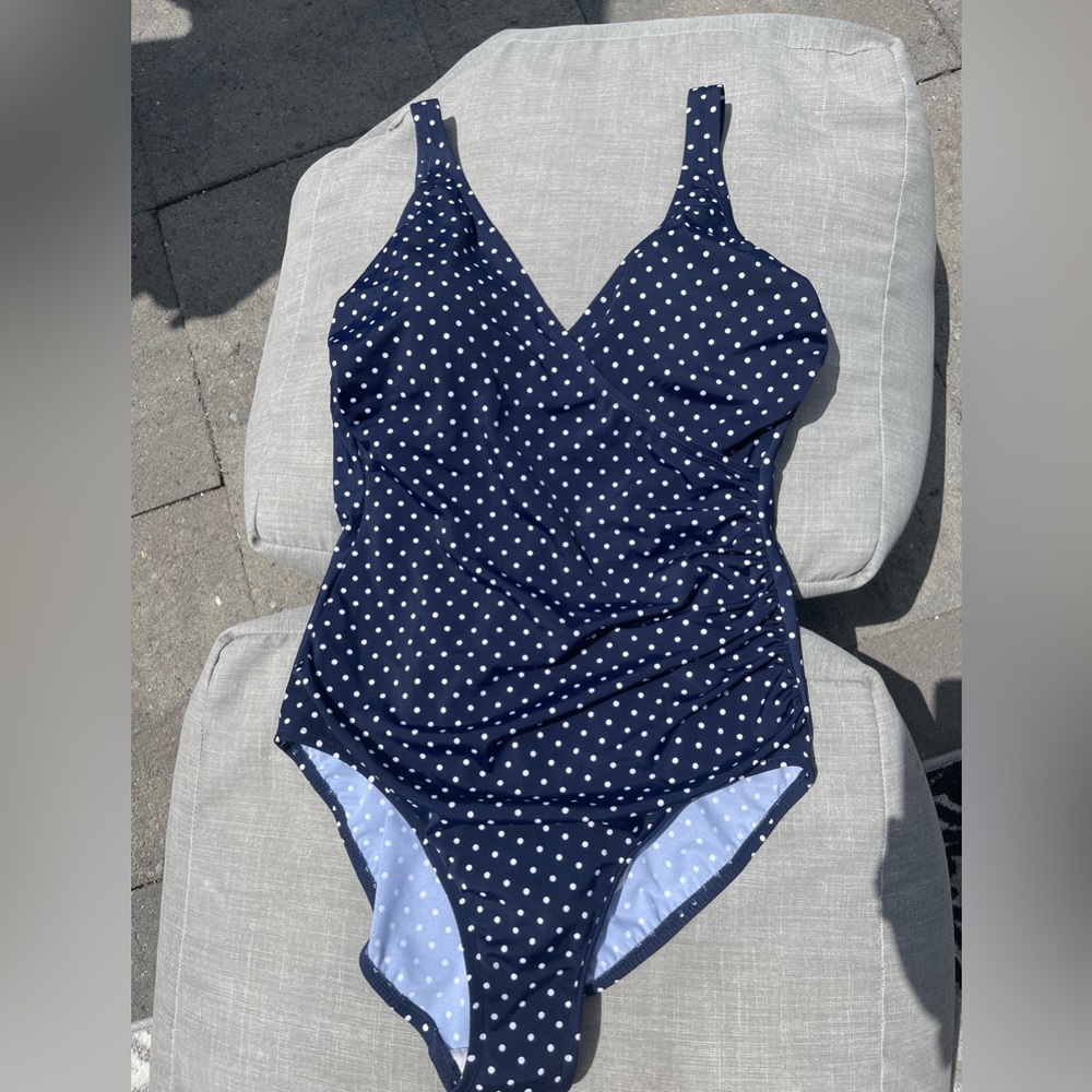 Kirkland Miracle suit Size 16